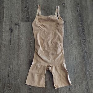 UnderWhere? Womens Classic Nude Bodysuit Mid Thigh W. Open Gusset XL
